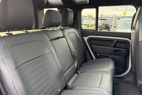  Land Rover Defender 110 4.4 P635 V8 MHEV OCTA Auto 4WD Euro 6 (s/s) 5dr Thumbnail #13