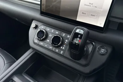  Land Rover Defender 110 4.4P V8 MHEV OCTA Auto 4WD Euro 6 (s/s) 5dr Thumbnail #17