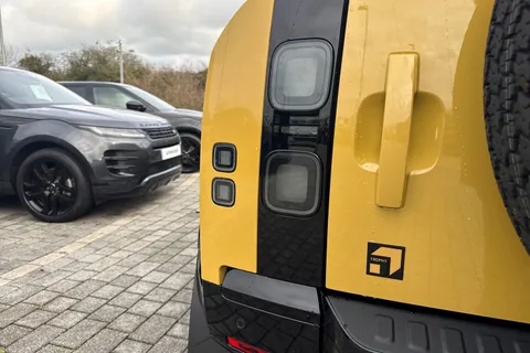  Land Rover Defender 110 3.0 D350 MHEV Trophy Edition Deep Sandglow Auto 4WD Euro 6 (s/s) 5dr Thumbnail #23