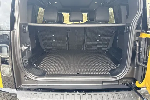  Land Rover Defender 110 3.0 D350 MHEV Trophy Edition Deep Sandglow Auto 4WD Euro 6 (s/s) 5dr Thumbnail #24
