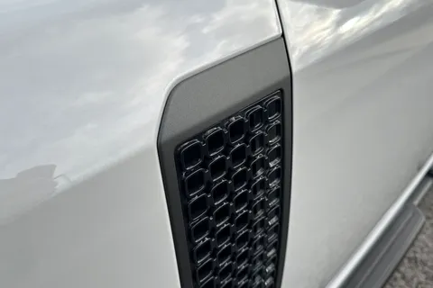  Land Rover Defender 110 4.4 P635 V8 MHEV OCTA Auto 4WD Euro 6 (s/s) 5dr Thumbnail #24