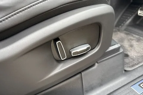  Land Rover Defender 110 4.4P V8 MHEV OCTA Auto 4WD Euro 6 (s/s) 5dr Thumbnail #31