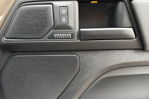  Land Rover Defender 110 4.4P V8 MHEV OCTA Auto 4WD Euro 6 (s/s) 5dr Thumbnail #32