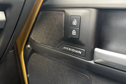  Land Rover Defender 110 3.0 D350 MHEV Trophy Edition Deep Sandglow Auto 4WD Euro 6 (s/s) 5dr Thumbnail #31