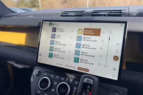  Land Rover Defender 110 3.0 D350 MHEV Trophy Edition Deep Sandglow Auto 4WD Euro 6 (s/s) 5dr Thumbnail #32