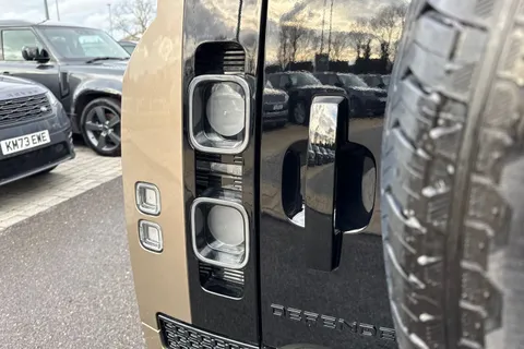  Land Rover Defender 110 4.4P V8 MHEV OCTA Auto 4WD Euro 6 (s/s) 5dr Thumbnail #35