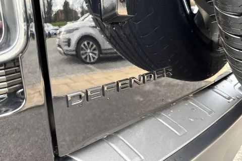  Land Rover Defender 110 4.4P V8 MHEV OCTA Auto 4WD Euro 6 (s/s) 5dr Thumbnail #36