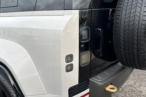  Land Rover Defender 110 4.4 P635 V8 MHEV OCTA Auto 4WD Euro 6 (s/s) 5dr Thumbnail #36