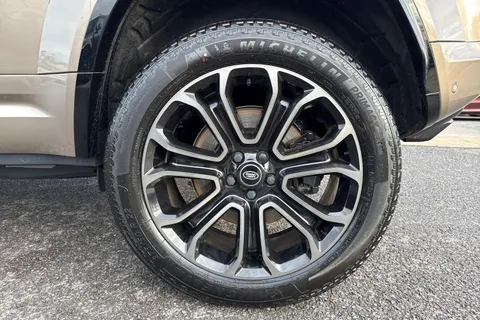  Land Rover Defender 110 4.4P V8 MHEV OCTA Auto 4WD Euro 6 (s/s) 5dr Thumbnail #41