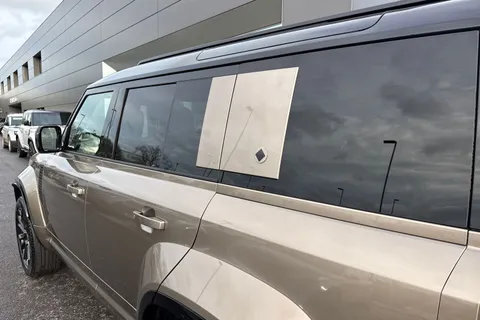  Land Rover Defender 110 4.4P V8 MHEV OCTA Auto 4WD Euro 6 (s/s) 5dr Thumbnail #42