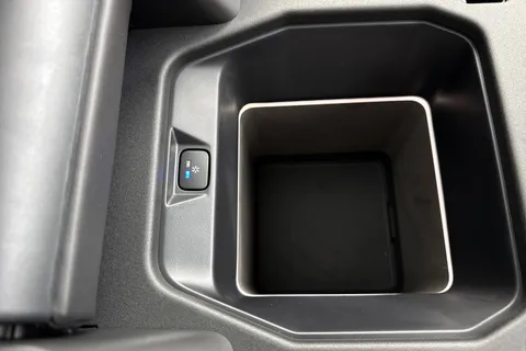  Land Rover Defender 110 4.4P V8 MHEV OCTA Auto 4WD Euro 6 (s/s) 5dr Thumbnail #59