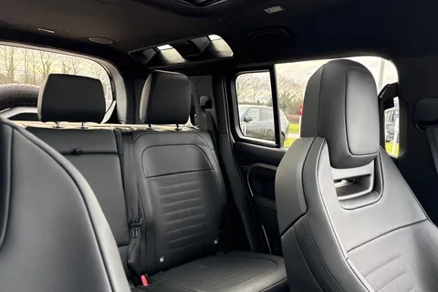  Land Rover Defender 110 4.4P V8 MHEV OCTA Auto 4WD Euro 6 (s/s) 5dr Thumbnail #60