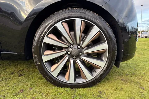  Land Rover Range Rover 4.4 P615 V8 SV Auto 4WD Euro 6 (s/s) 5dr Thumbnail #9