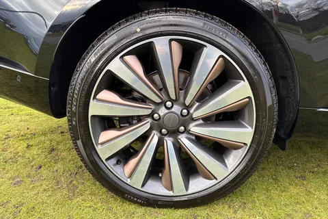  Land Rover Range Rover 4.4 P615 V8 SV Auto 4WD Euro 6 (s/s) 5dr Thumbnail #30