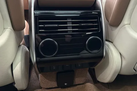  Land Rover Range Rover 4.4 P615 V8 SV Auto 4WD Euro 6 (s/s) 5dr Thumbnail #44