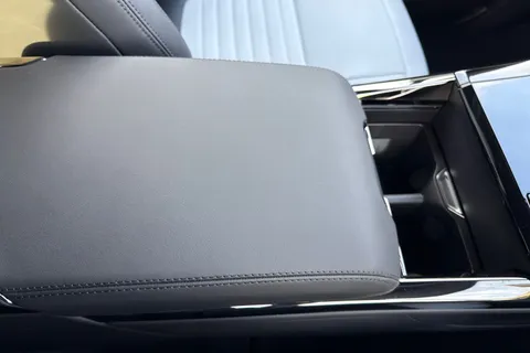  Land Rover Range Rover Sport 4.4P V8 MHEV SV Auto 4WD Euro 6 (s/s) 5dr Thumbnail #47