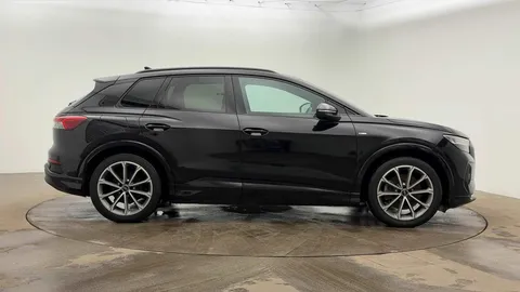 YY72BUV Audi Q4 e-tron Q4  Edition 1 40 e-tron  150,00 kW Thumbnail #4