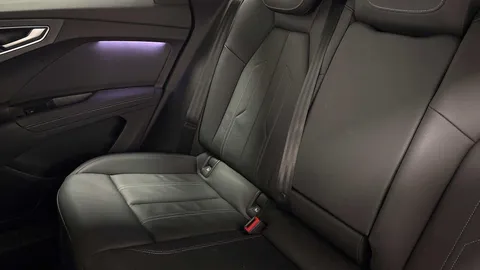 YY72BUV Audi Q4 e-tron Q4  Edition 1 40 e-tron  150,00 kW Thumbnail #8