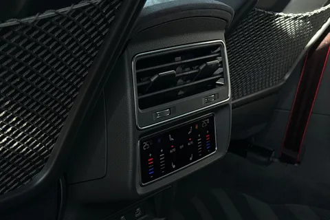 28 of 66 for Audi RS Q8 SUV performance Carbon Vorsprung 640 PS tiptronic