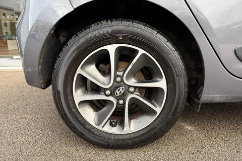 10 of 61 for Hyundai I10 1.0 Premium Euro 6 5dr