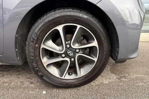 11 of 61 for Hyundai I10 1.0 Premium Euro 6 5dr