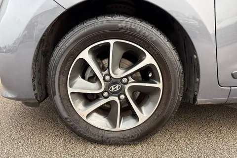 12 of 61 for Hyundai I10 1.0 Premium Euro 6 5dr