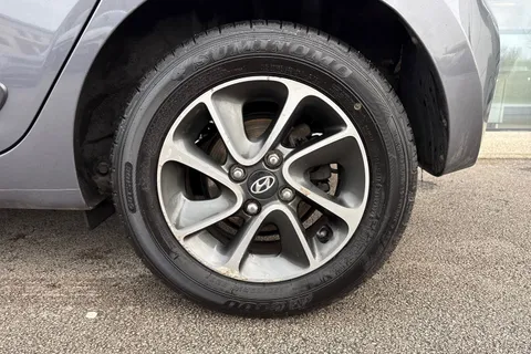 13 of 61 for Hyundai I10 1.0 Premium Euro 6 5dr