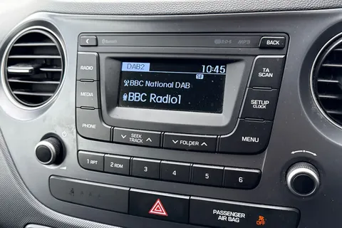 17 of 61 for Hyundai I10 1.0 Premium Euro 6 5dr