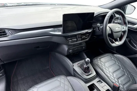 15 of 58 for Ford Focus 1.0T EcoBoost MHEV ST-Line Vignale Euro 6 (s/s) 5dr