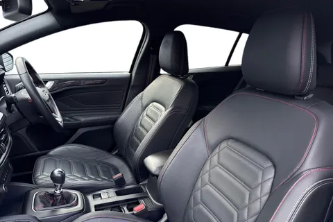 16 of 58 for Ford Focus 1.0T EcoBoost MHEV ST-Line Vignale Euro 6 (s/s) 5dr