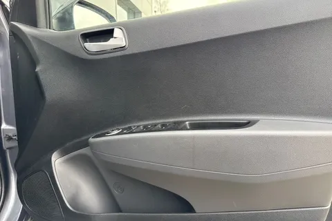 21 of 61 for Hyundai I10 1.0 Premium Euro 6 5dr