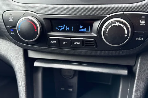 22 of 61 for Hyundai I10 1.0 Premium Euro 6 5dr