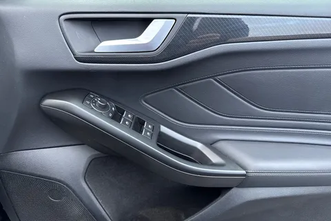 21 of 58 for Ford Focus 1.0T EcoBoost MHEV ST-Line Vignale Euro 6 (s/s) 5dr