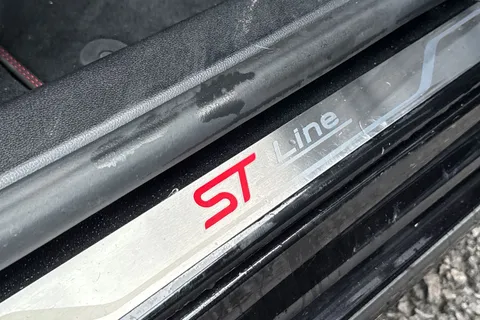 30 of 58 for Ford Focus 1.0T EcoBoost MHEV ST-Line Vignale Euro 6 (s/s) 5dr