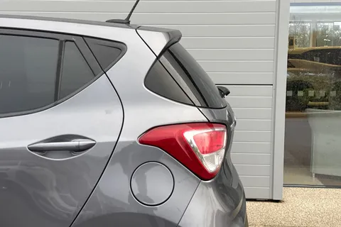 31 of 61 for Hyundai I10 1.0 Premium Euro 6 5dr