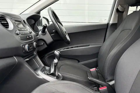 33 of 61 for Hyundai I10 1.0 Premium Euro 6 5dr