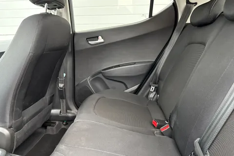 35 of 61 for Hyundai I10 1.0 Premium Euro 6 5dr