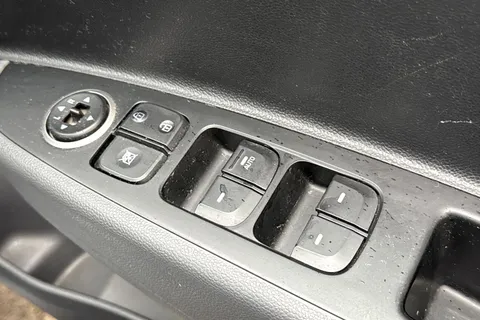 38 of 61 for Hyundai I10 1.0 Premium Euro 6 5dr