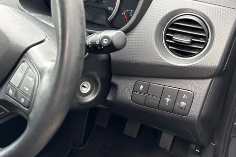 39 of 61 for Hyundai I10 1.0 Premium Euro 6 5dr