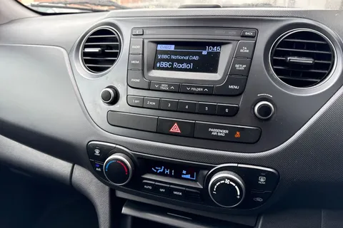 40 of 61 for Hyundai I10 1.0 Premium Euro 6 5dr