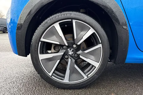 FL71YAY PEUGEOT e-208 50kWh GT Auto 5dr Thumbnail #11