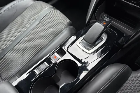 FL71YAY PEUGEOT e-208 50kWh GT Auto 5dr Thumbnail #23