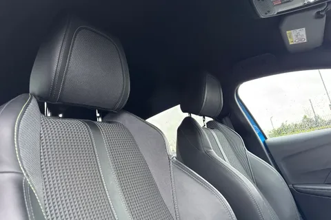 FL71YAY PEUGEOT e-208 50kWh GT Auto 5dr Thumbnail #24