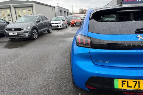 FL71YAY PEUGEOT e-208 50kWh GT Auto 5dr Thumbnail #31
