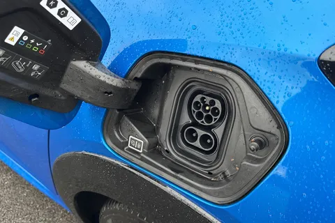 FL71YAY PEUGEOT e-208 50kWh GT Auto 5dr Thumbnail #35