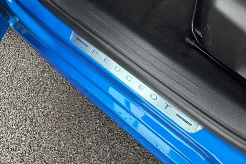 FL71YAY PEUGEOT e-208 50kWh GT Auto 5dr Thumbnail #39