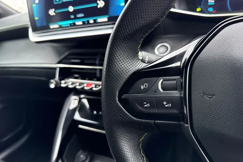 FL71YAY PEUGEOT e-208 50kWh GT Auto 5dr Thumbnail #40