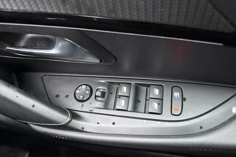 FL71YAY PEUGEOT e-208 50kWh GT Auto 5dr Thumbnail #43