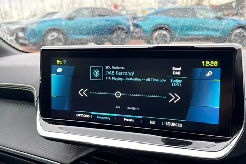 FL71YAY PEUGEOT e-208 50kWh GT Auto 5dr Thumbnail #45