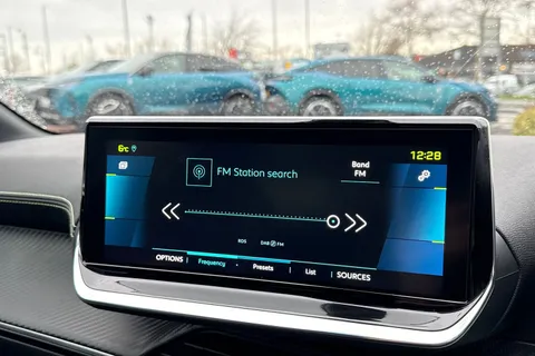 FL71YAY PEUGEOT e-208 50kWh GT Auto 5dr Thumbnail #46